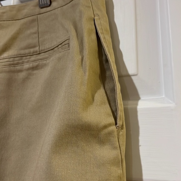 Limited khaki skirt with front slit - Picture 5 of 7